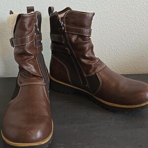 NWOT JBU Evans Vegan Leather Faux Shearling Ankle Boots Size 7